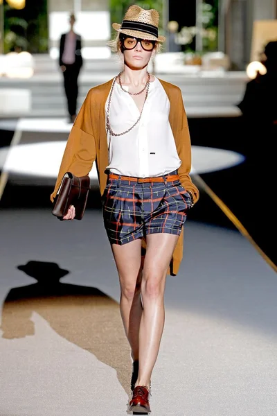 Look 18